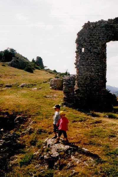 Die Ruinen von Chateauneuf. Gerade fr Kids gibt es viel zu entdecken.