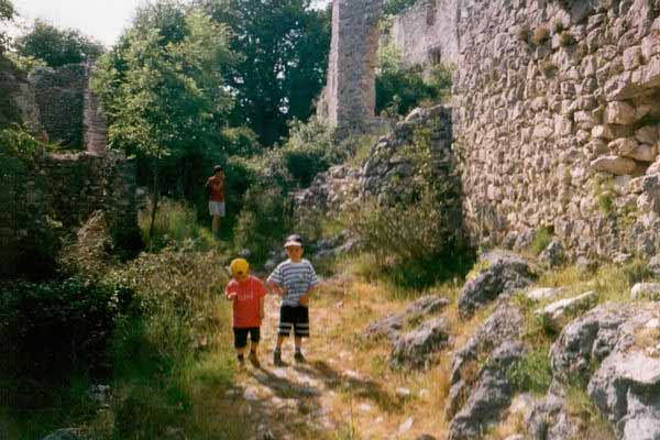 Die Ruinen von Chateauneuf. Gerade fr Kids gibt es viel zu entdecken.